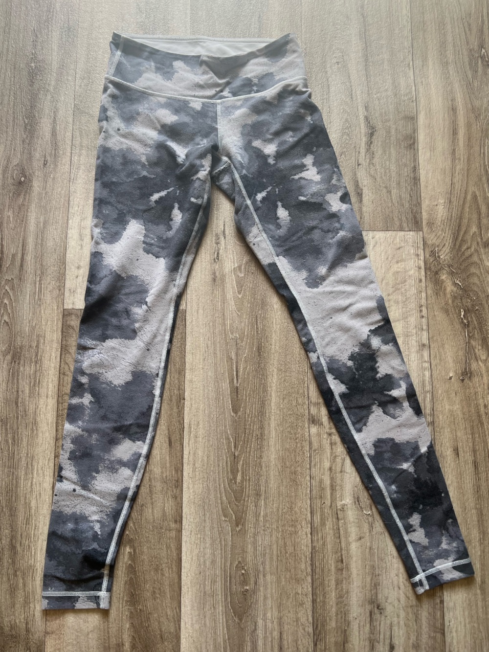 Lululemon Women’s Wunder Under Floral Platoon Black and Grey Athletic Leggings